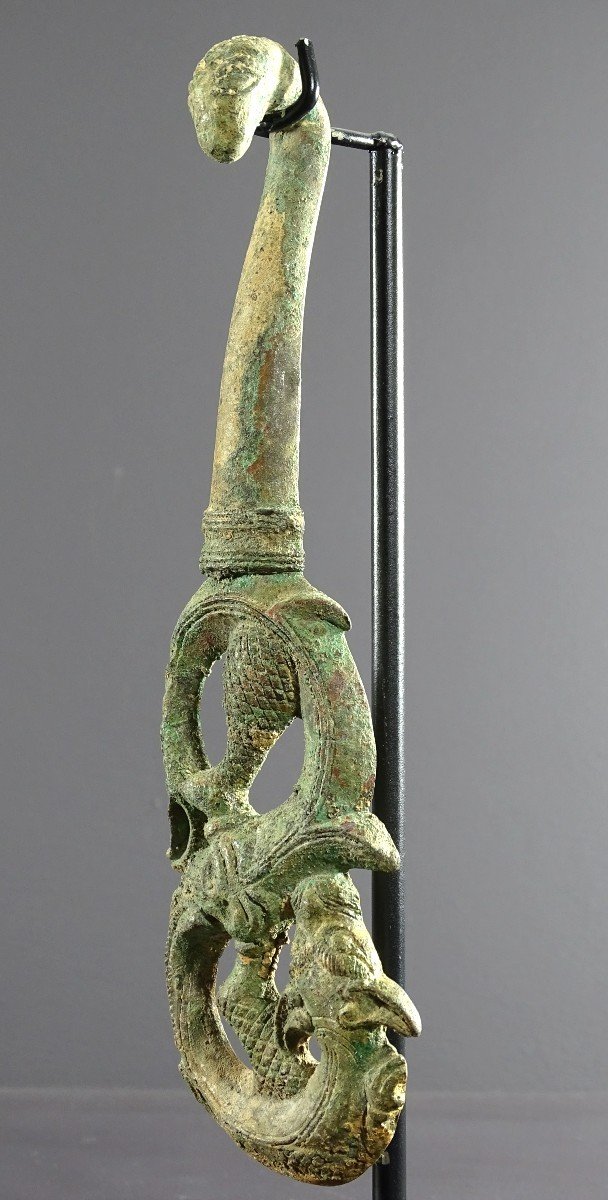 China, 18th Century, Large Bronze Fibula With Dragon Decor. -photo-2