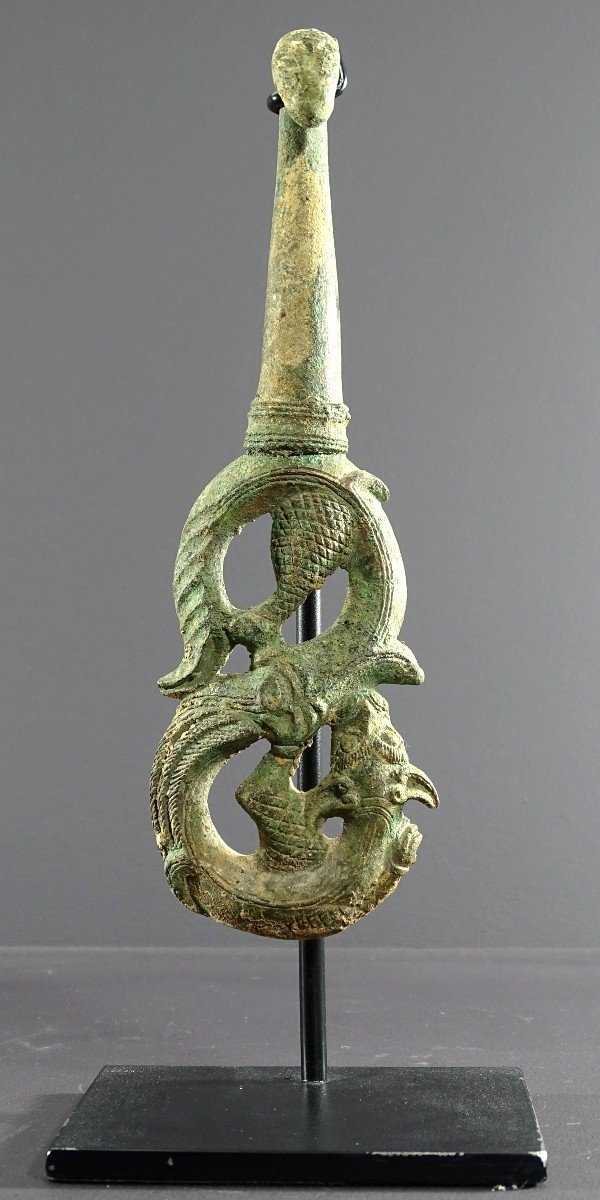 China, 18th Century, Large Bronze Fibula With Dragon Decor. 