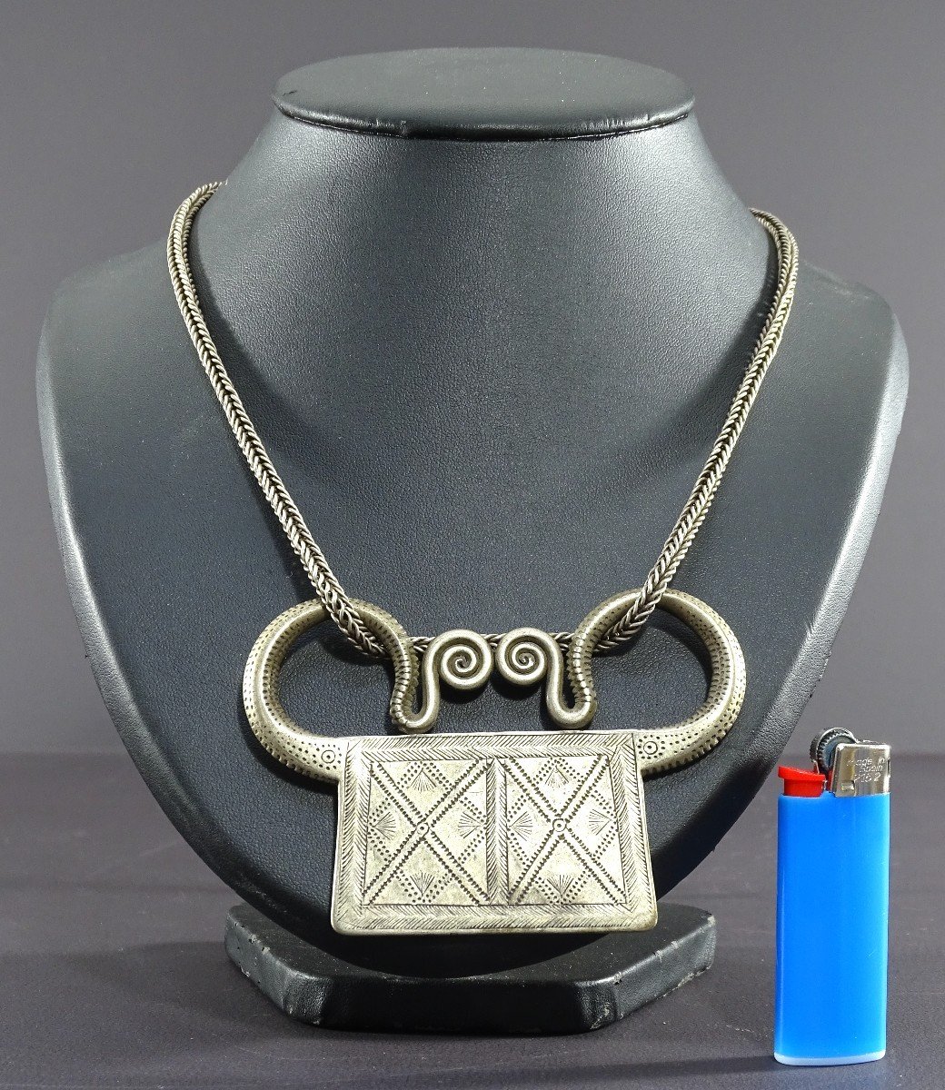 Vietnam Or Laos, Hmong Ethnic Group, Rare Large Ornate Chain And Silver Padlock Pendant. -photo-6