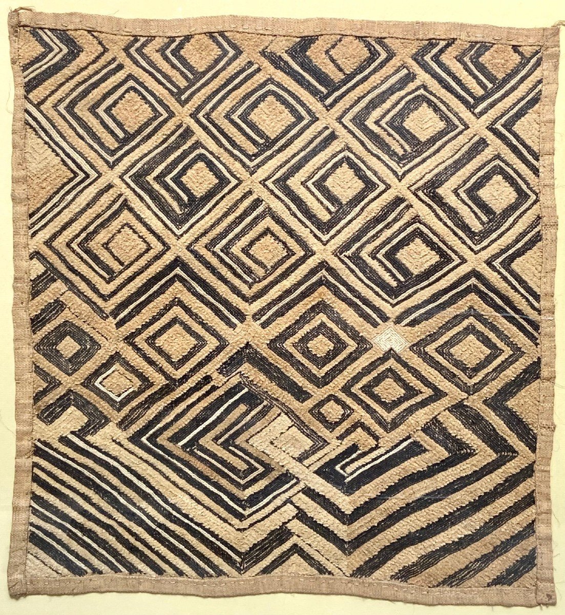 Democratic Republic Of Congo, Mid-20th Century, Grand Shoowa Velvet From Kasai. -photo-2