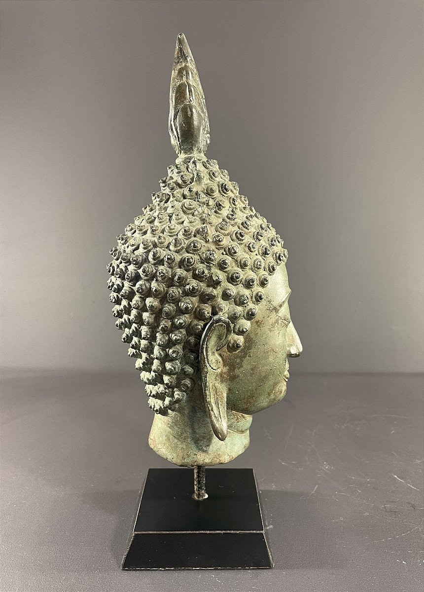 Thaïlande, Sukhothaï, Années 1950/1960,  Tête De Bouddha En Bronze Présentée Sur Un Socle.-photo-4