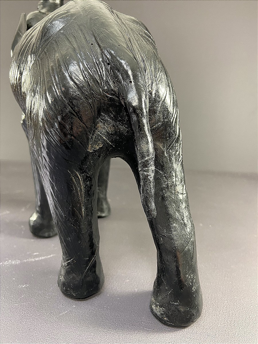 France, 1970, Ravissant éléphant En Cuir Noir.-photo-4