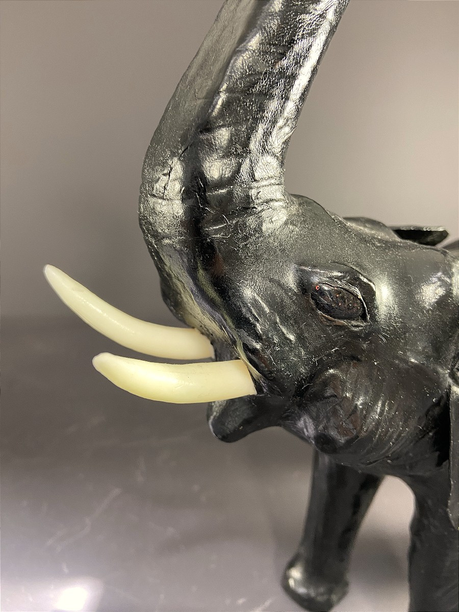 France, 1970, Ravissant éléphant En Cuir Noir.-photo-5