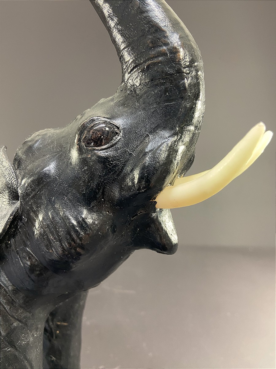France, 1970, Ravissant éléphant En Cuir Noir.-photo-6
