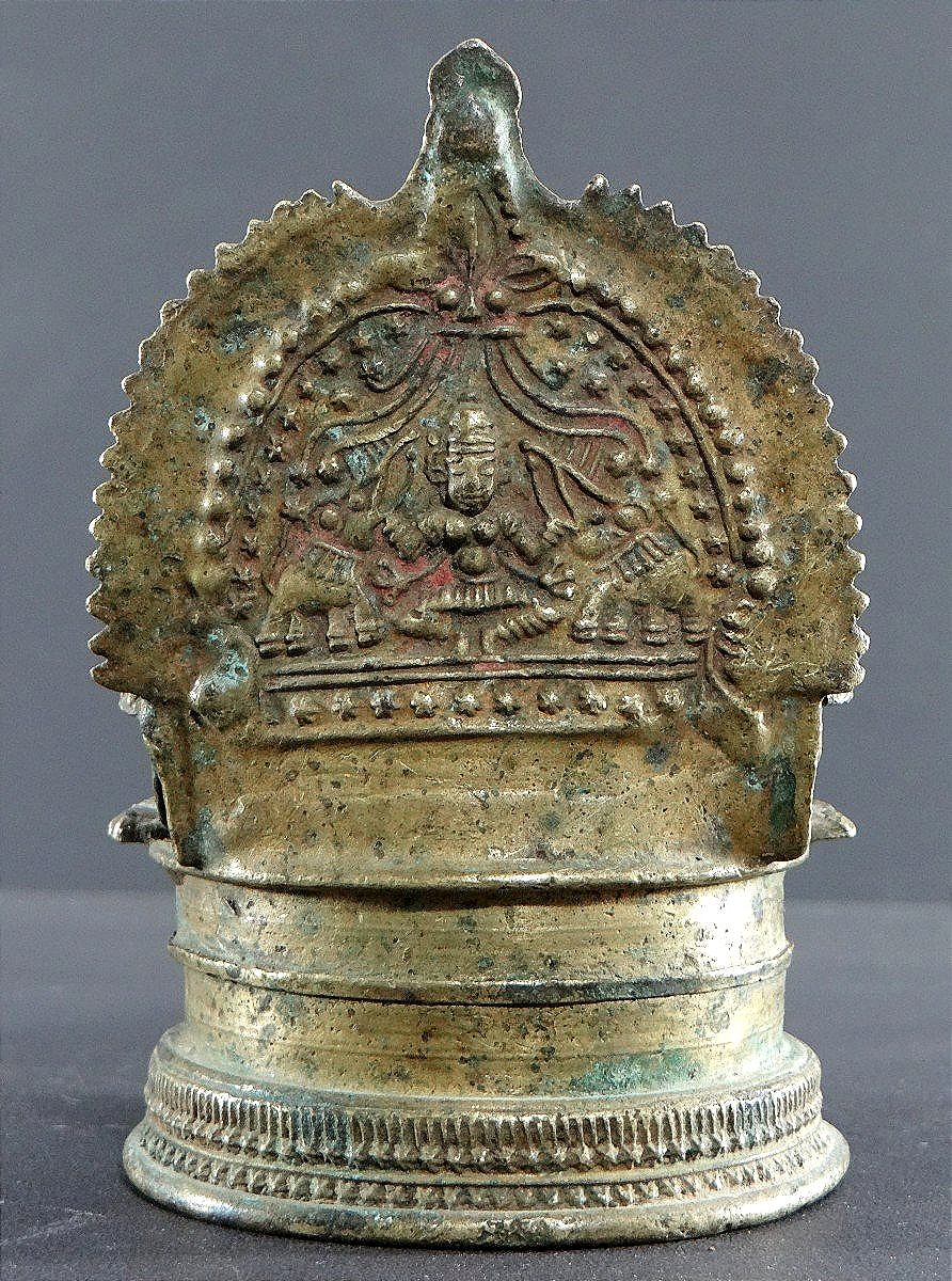 Inde, Début Du XIXème Siècle, Lampe à Huile En Bronze Décor Déesse Lakshmi Ointe Par éléphants.-photo-3