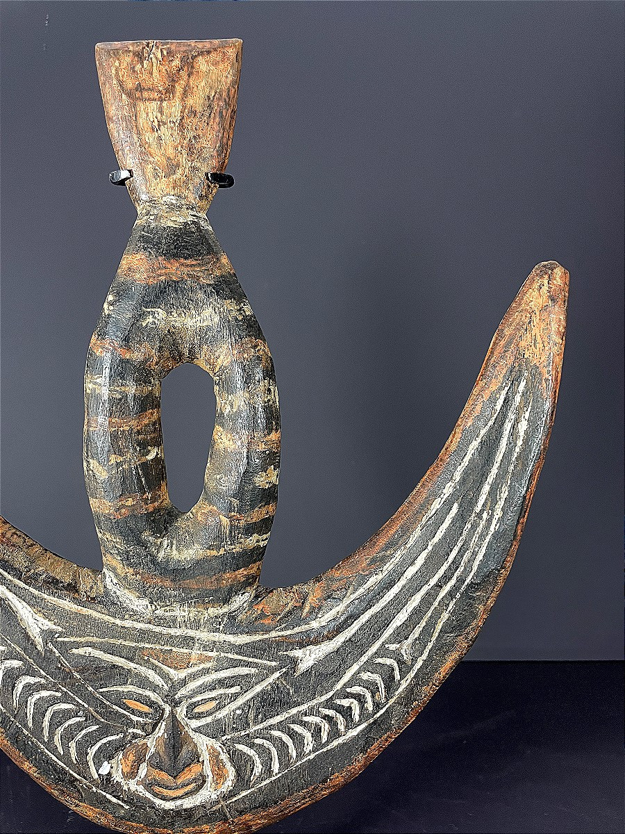 Papouasie-Nouvelle-Guinée, Milieu du XX ème siècle, Crochet à suspension en bois sculpté.-photo-4
