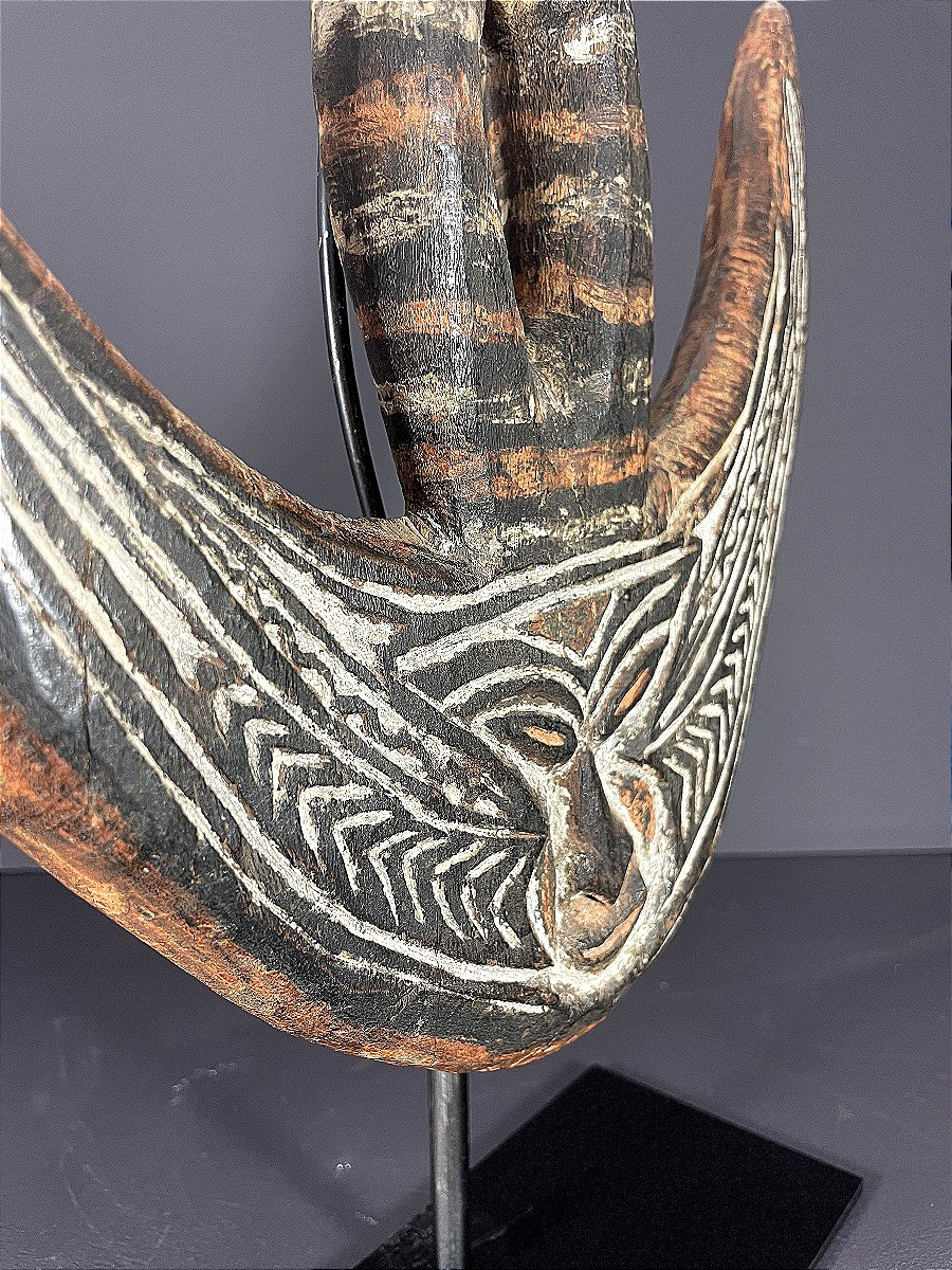 Papouasie-Nouvelle-Guinée, Milieu du XX ème siècle, Crochet à suspension en bois sculpté.-photo-6