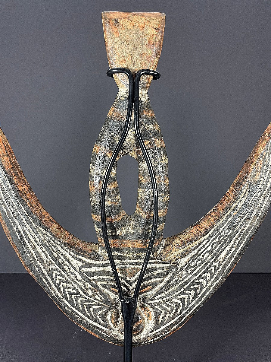 Papouasie-Nouvelle-Guinée, Milieu du XX ème siècle, Crochet à suspension en bois sculpté.-photo-8
