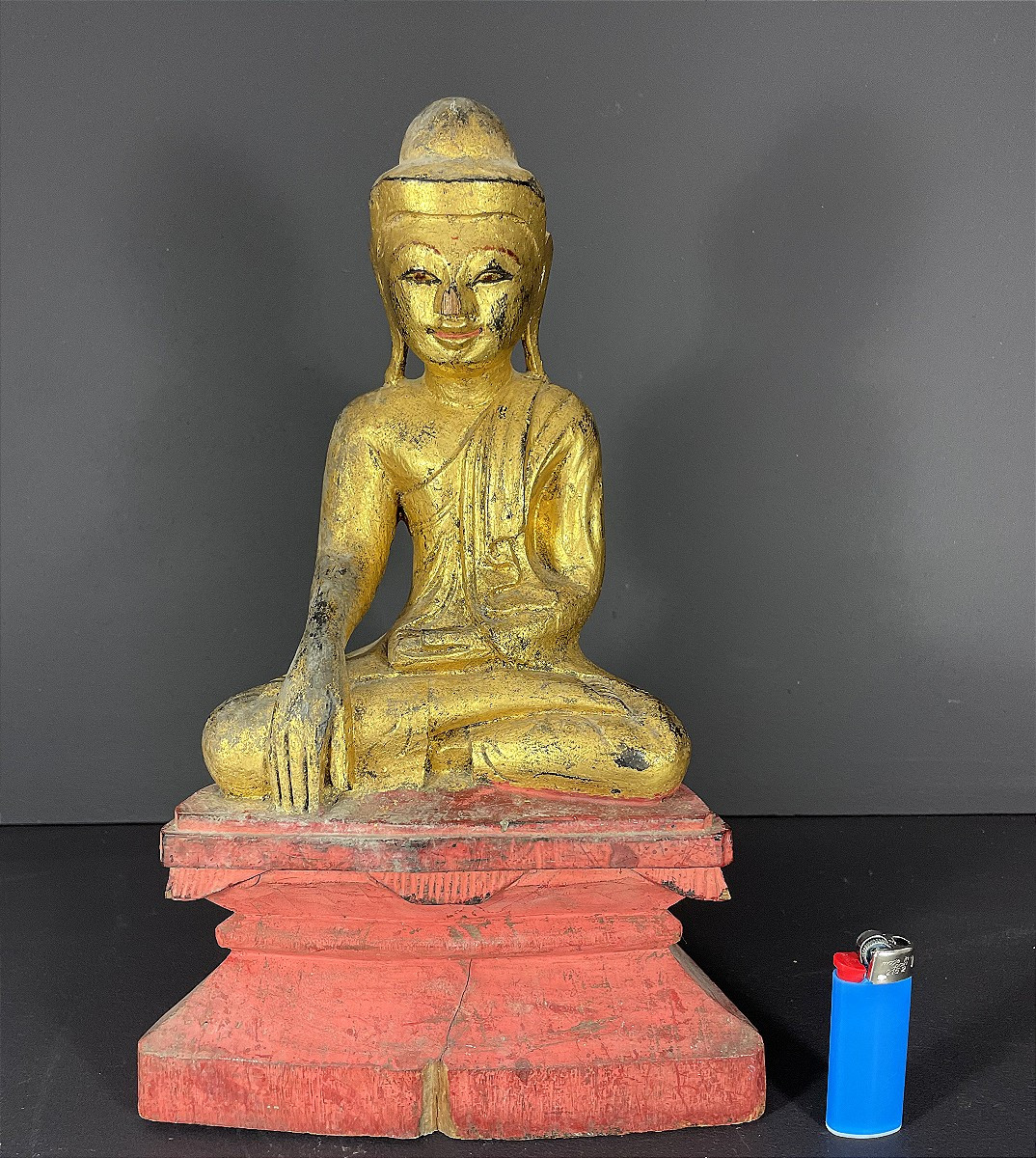 Birmanie, milieu du XXème siècle, sculpture en bois laqué rouge et or figurant Bouddha assis.-photo-8