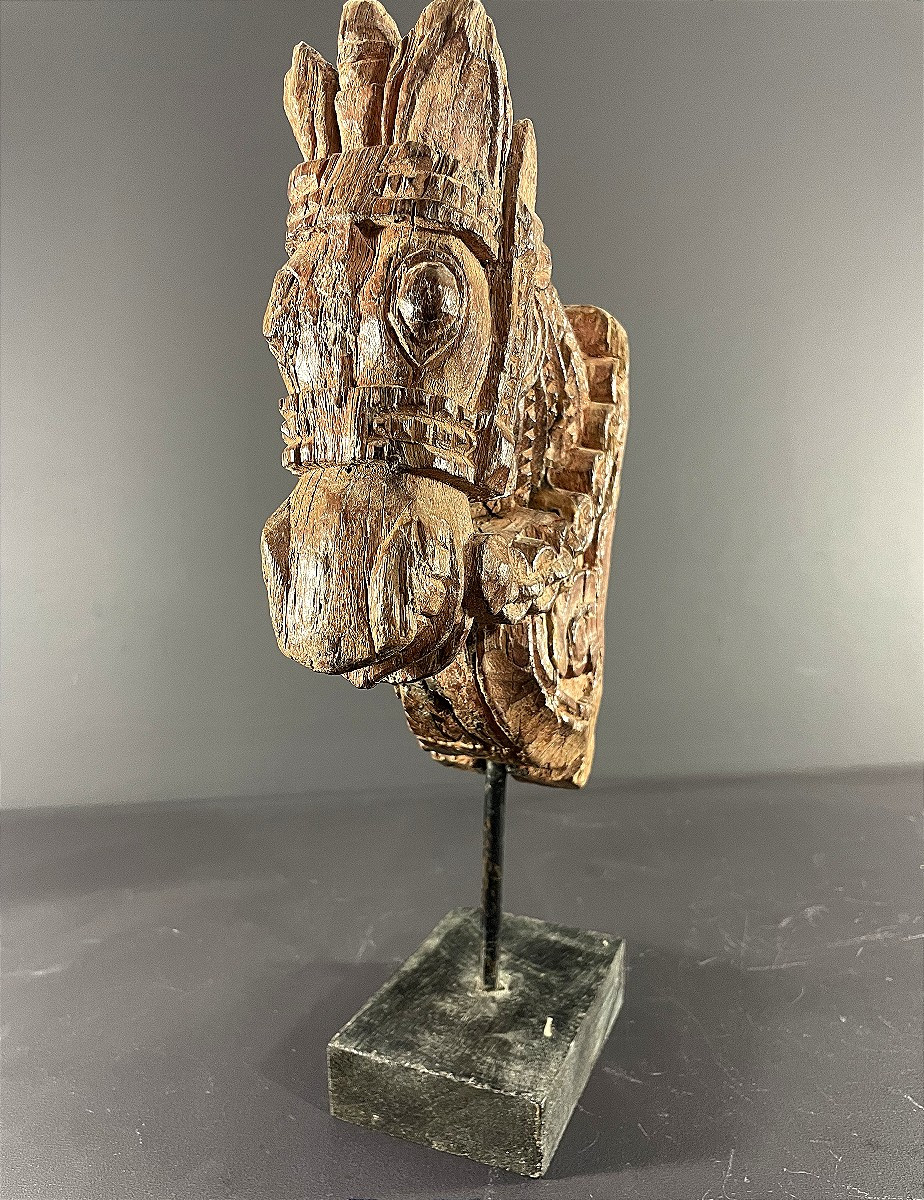Inde, XIXème siècle, Sculpture votive en forme de tête de cheval harnaché.-photo-2