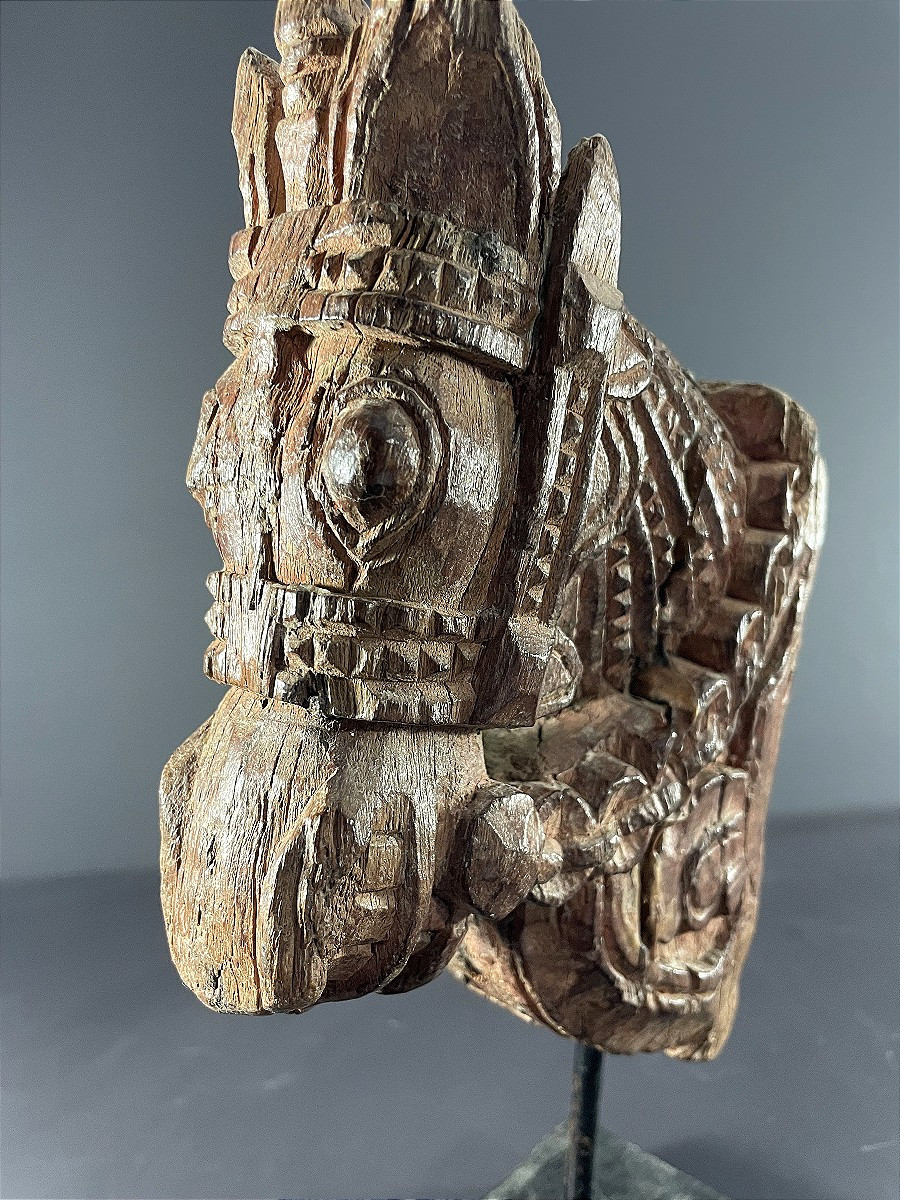 Inde, XIXème siècle, Sculpture votive en forme de tête de cheval harnaché.-photo-5