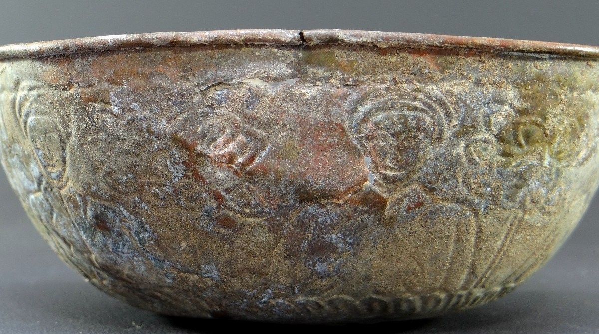 Art Islamique, XVème-XVIème Siècle, Coupe Bronze Décor Martelé.-photo-3