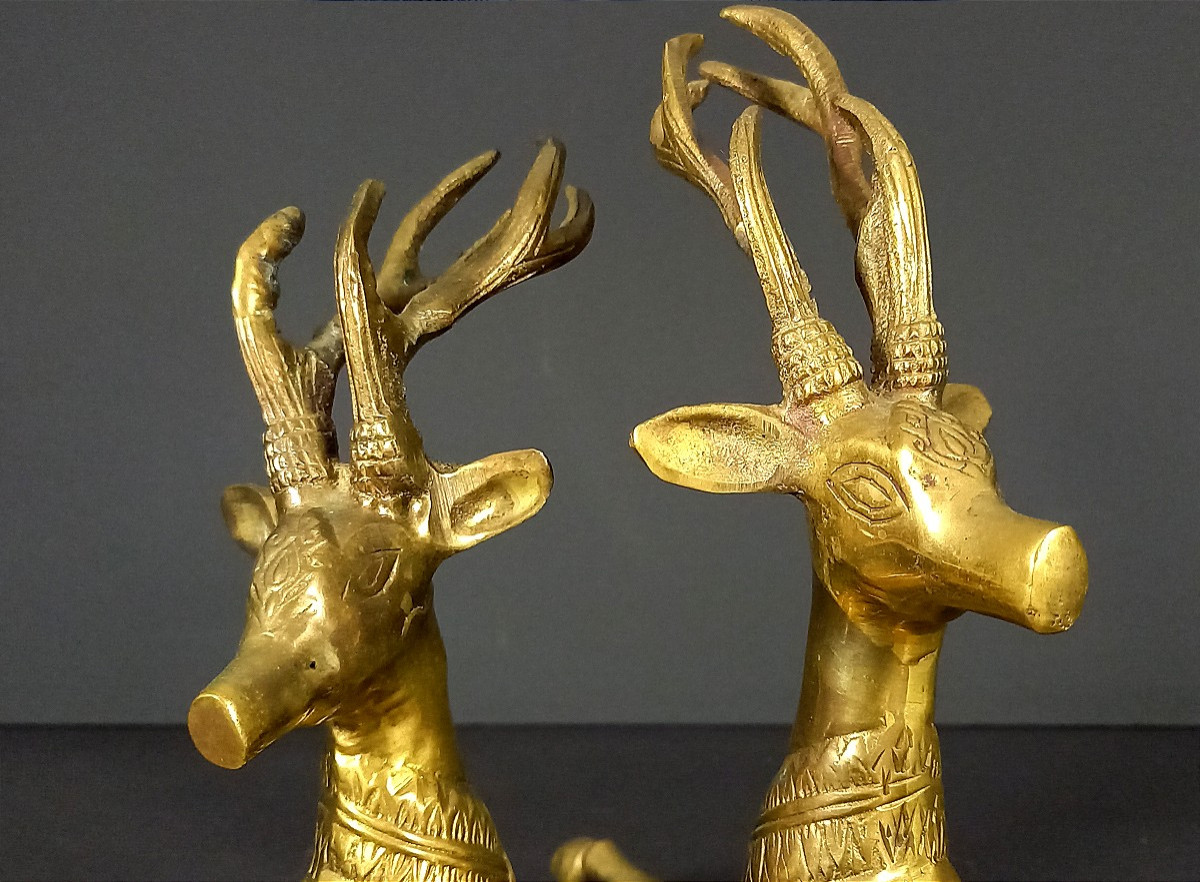 Thaïlande, Années 1960, Paire de sculptures en laiton figurant deux cerfs couchés.-photo-4