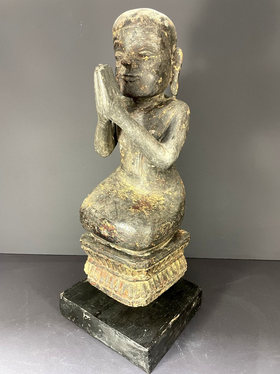 Birmanie, XIXème siècle, sculpture en bois figurant un moine bouddhiste sur un socle lotiforme.-photo-2