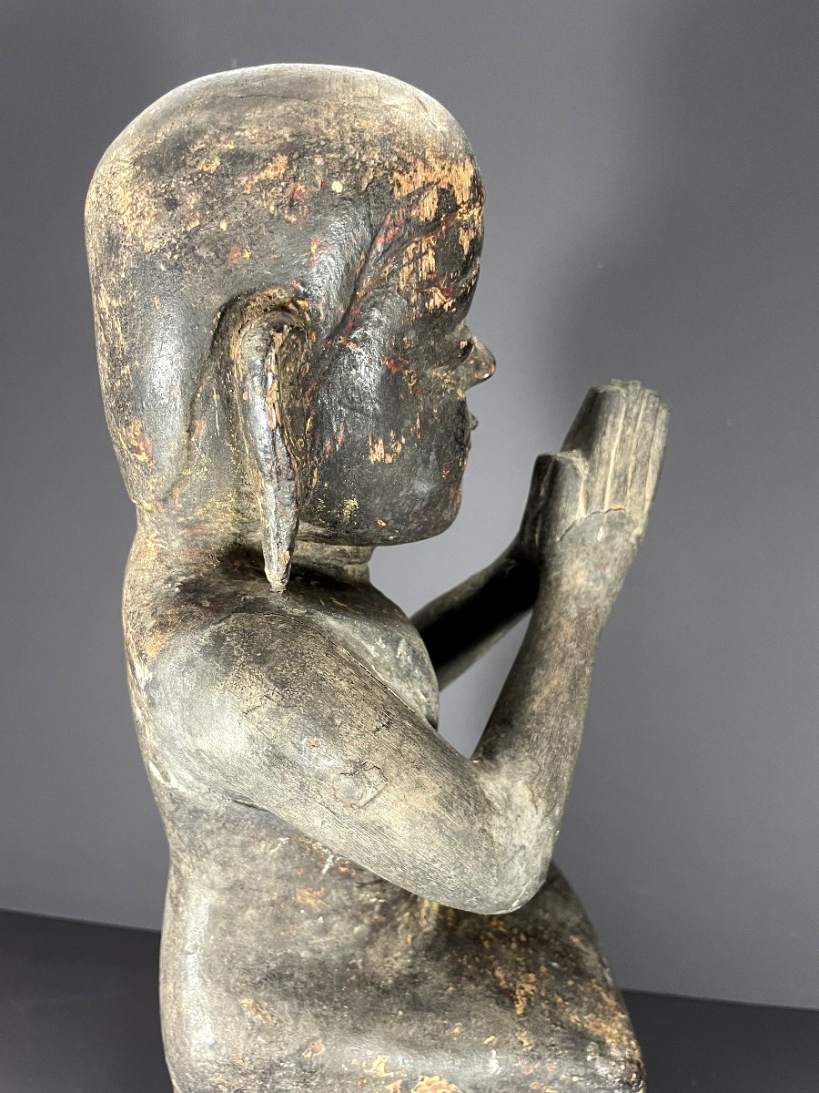 Birmanie, XIXème siècle, sculpture en bois figurant un moine bouddhiste sur un socle lotiforme.-photo-3