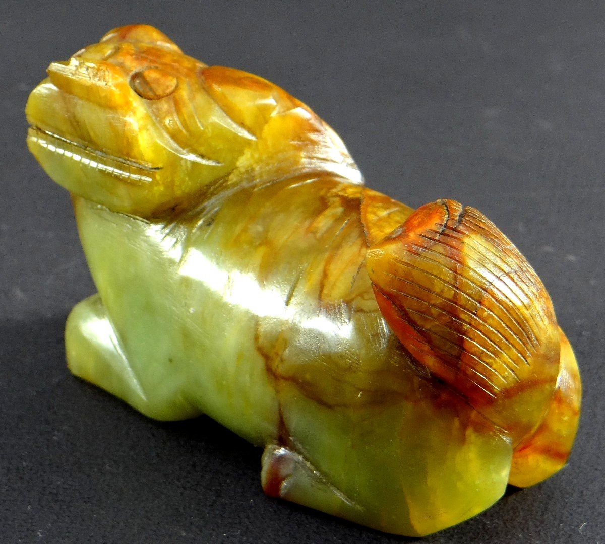 Chine, Première Moitié Du XXème, Petite Statuette Lion Bouddhique En Jade Sculpté.-photo-3