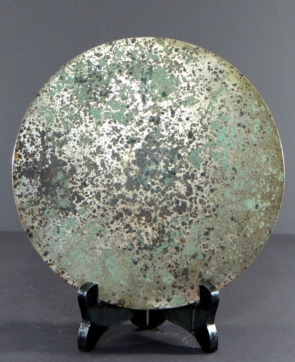 Chine, Milieu Du XXème Siècle, Miroir En Métal Présentant Un Décor De Phénix Et De Kilins.-photo-1