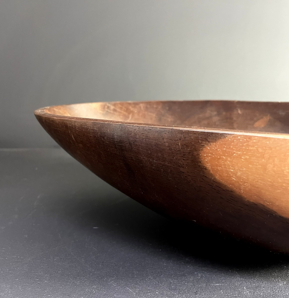 Iles Fidji, Coupe oblongue utilisée pour la consommation du kava, breuvage cérémoniel, 1950.-photo-2