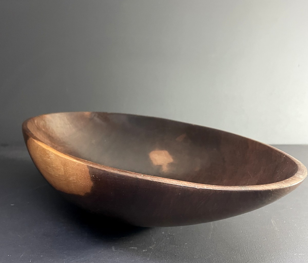 Iles Fidji, Coupe oblongue utilisée pour la consommation du kava, breuvage cérémoniel, 1950.