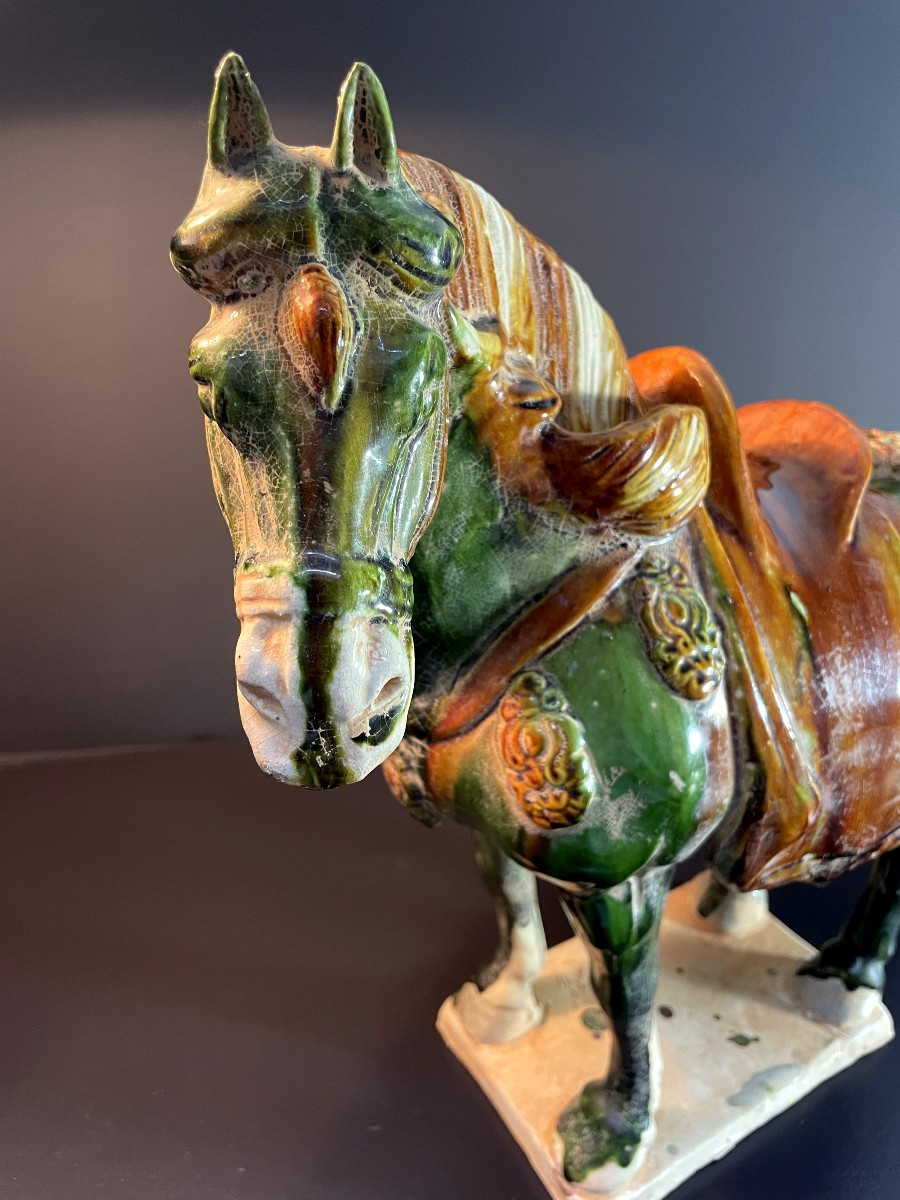 Chine, milieu du XXème siècle, très joli cheval en terre vernissée réalisé dans des pièces Tang-photo-1