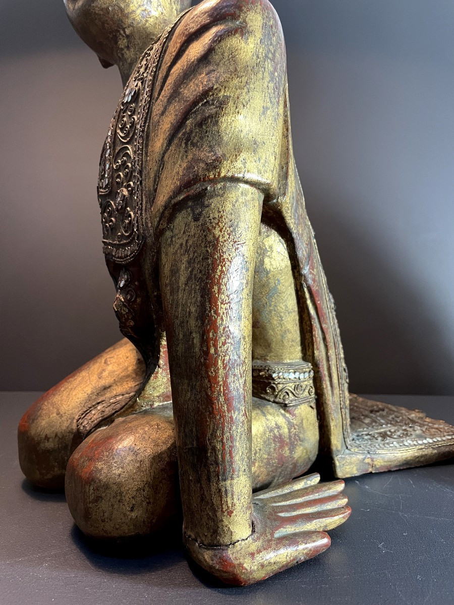 Birmanie, première moitié du XXème siècle, paire d'adorants en bois laqué et verroteries.-photo-6