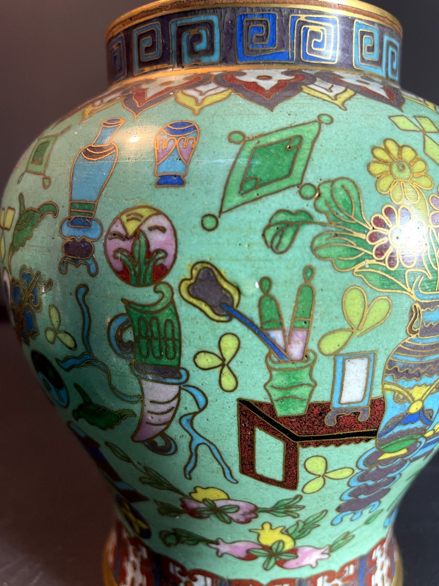 Chine, Années 1930/1950, Paire De Pots couverts En émaux Cloisonnés reposant sur leurs socles.-photo-4