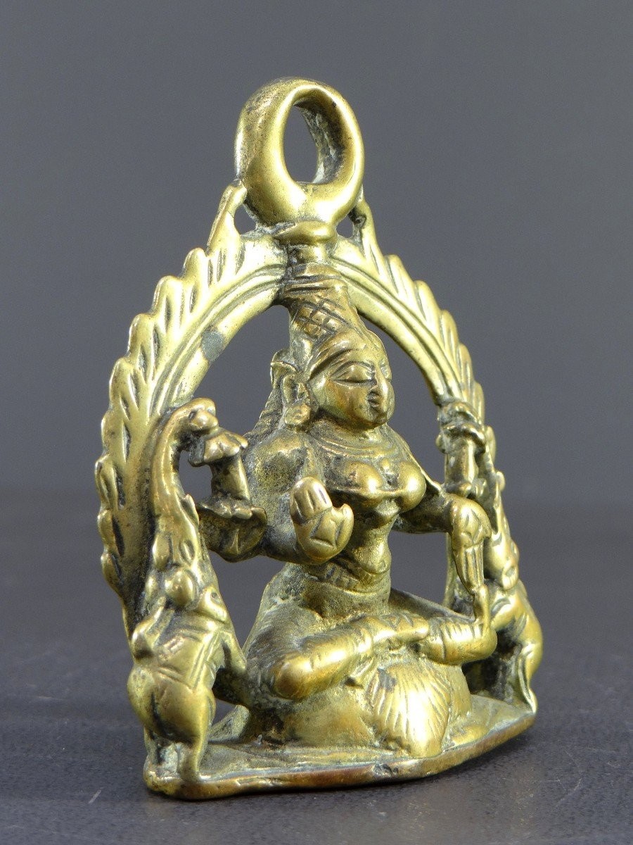 Inde, XIXème Siècle, Autel à Suspendre En Bronze Dédié à La Déesse Lakshmi Aux éléphants. -photo-1