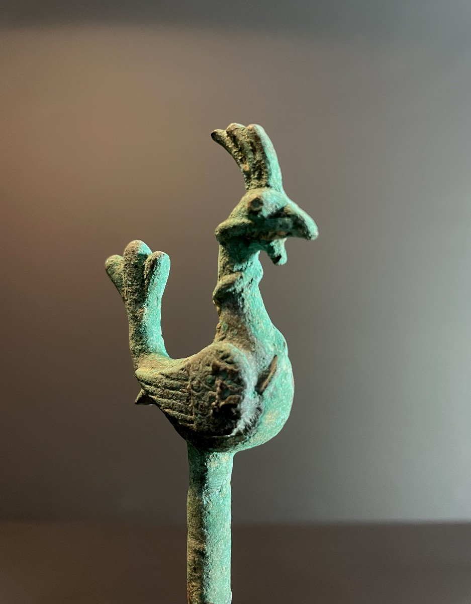 Bactriane, IIIème siècle avant notre ère, épingle à cheveux en bronze ornée d'un oiseau stylisé-photo-4