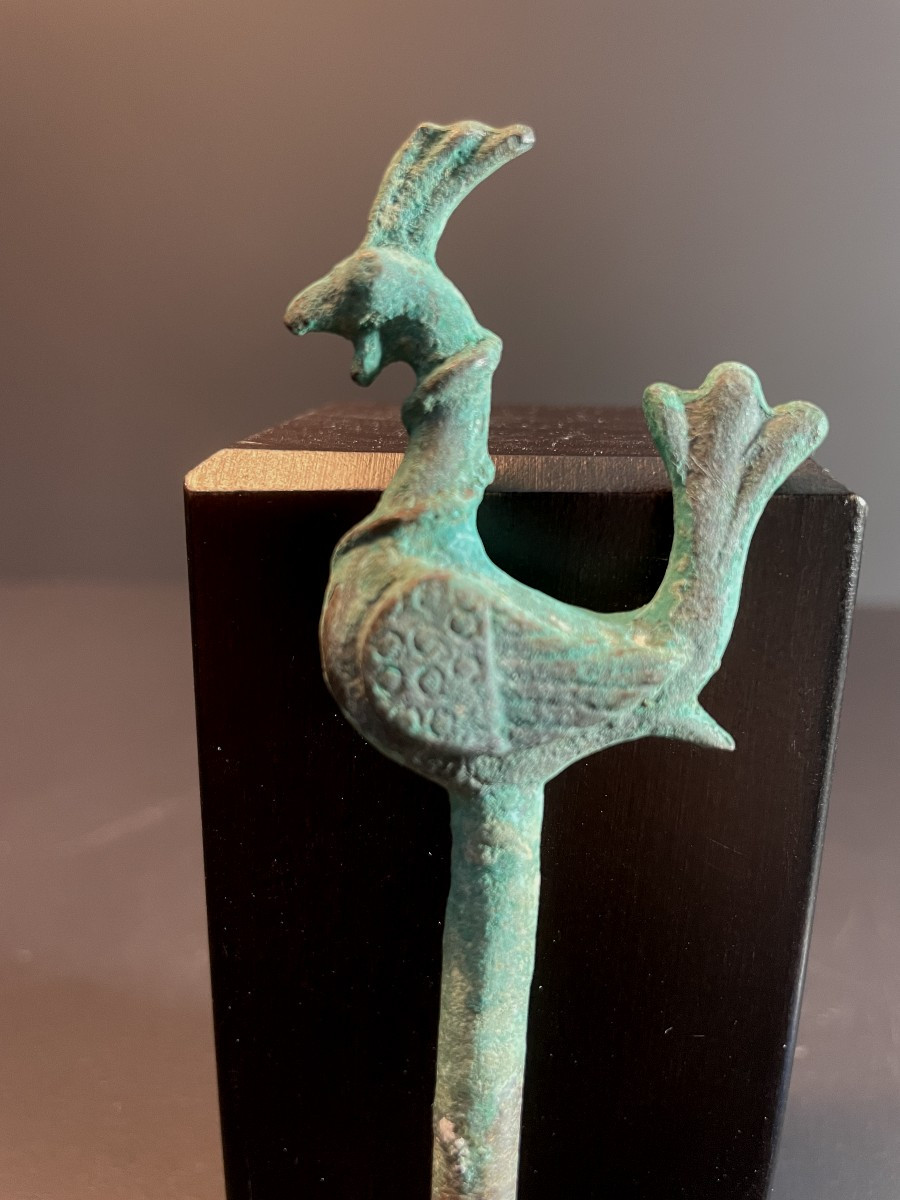 Bactriane, IIIème siècle avant notre ère, épingle à cheveux en bronze ornée d'un oiseau stylisé-photo-1