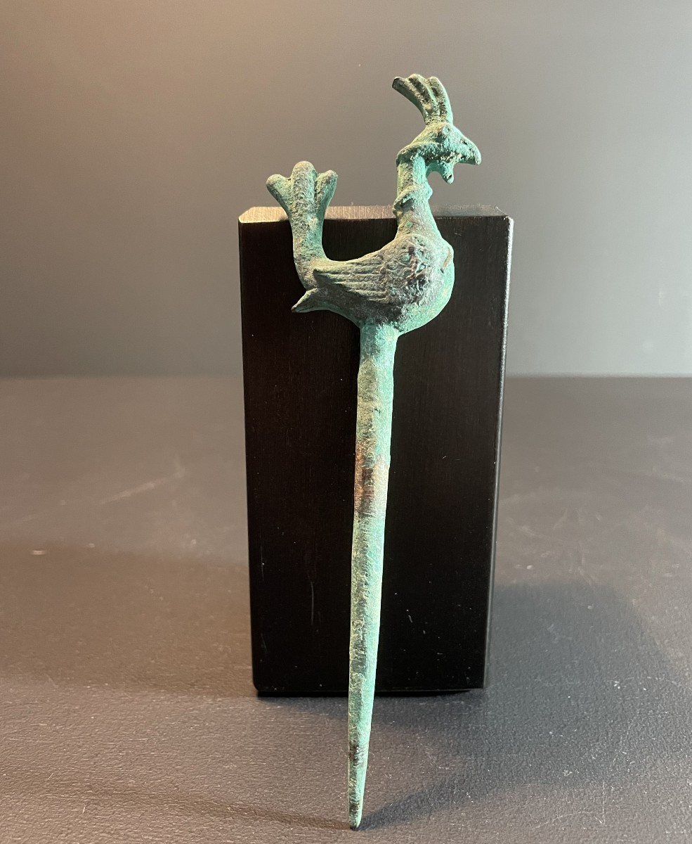 Bactriane, IIIème siècle avant notre ère, épingle à cheveux en bronze ornée d'un oiseau stylisé-photo-4