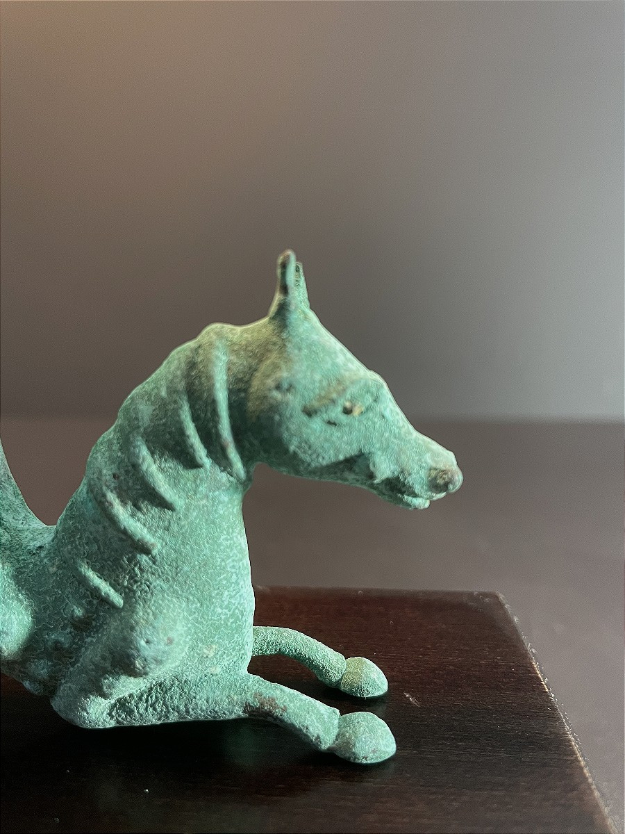 Civilisation de Bactriane, 400 avant notre ère, rhyton en bronze orné d'un buste de cheval-photo-1