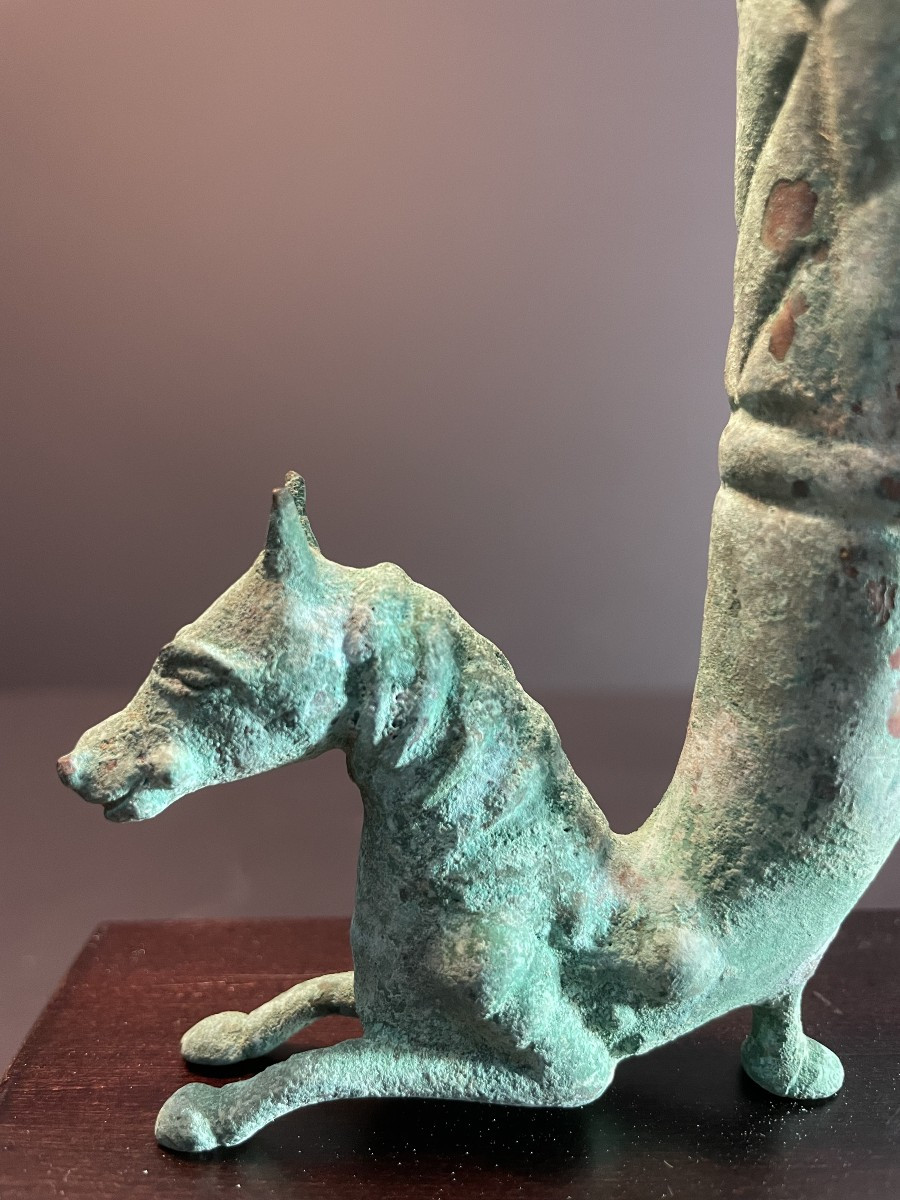 Civilisation de Bactriane, 400 avant notre ère, rhyton en bronze orné d'un buste de cheval