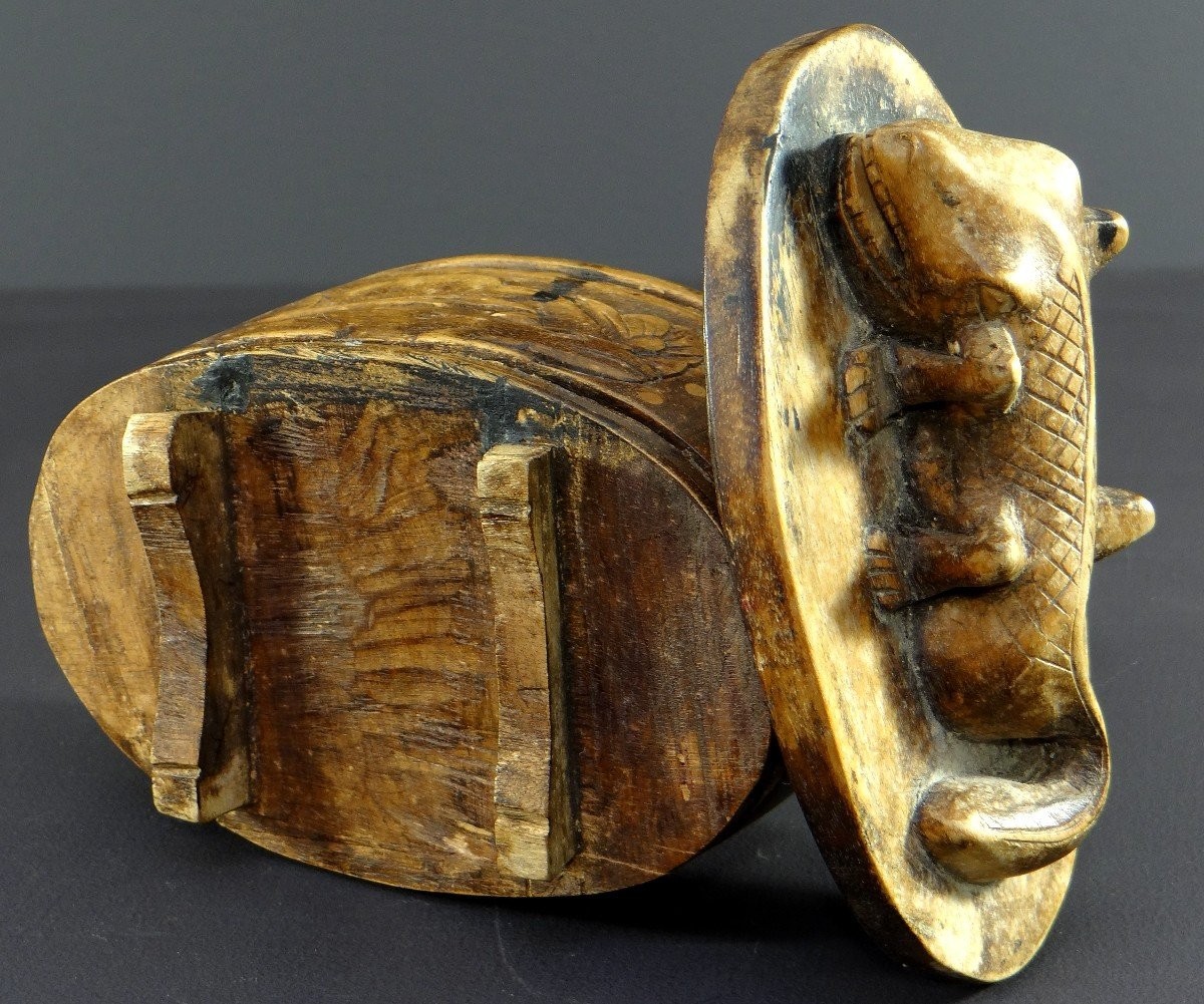 Indonésie, île De Lombok, Années 1930/1950, Boîte En Bois à Décor De Lézards.-photo-1