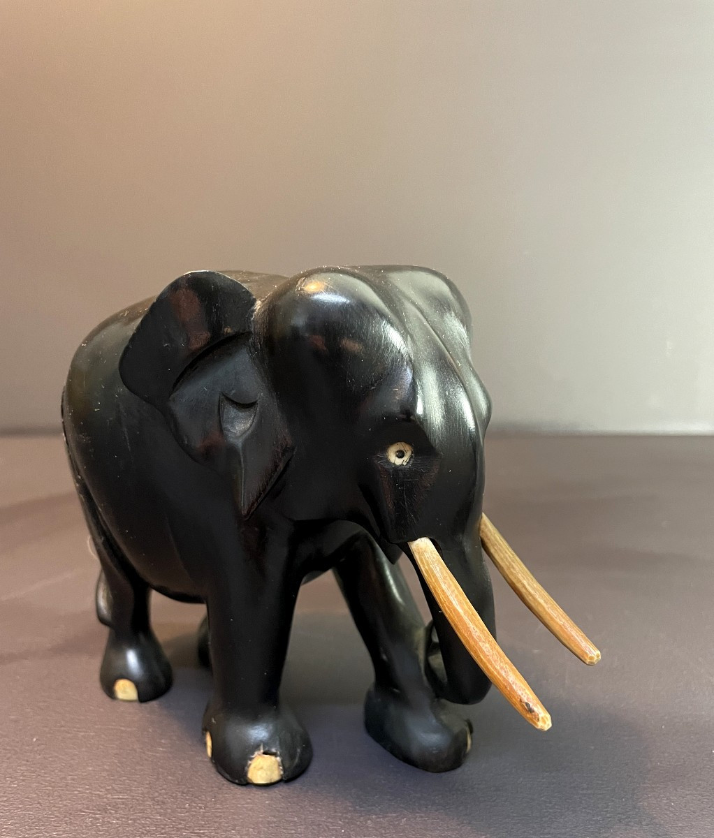 France, Années 1950, paire d'éléphants stylisés en ébène et os.-photo-4