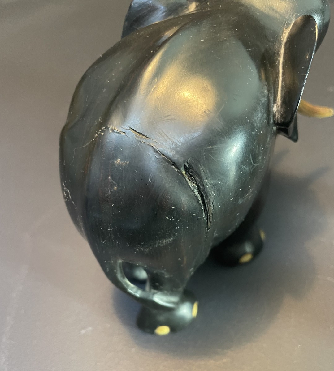 France, Années 1950, paire d'éléphants stylisés en ébène et os.-photo-2