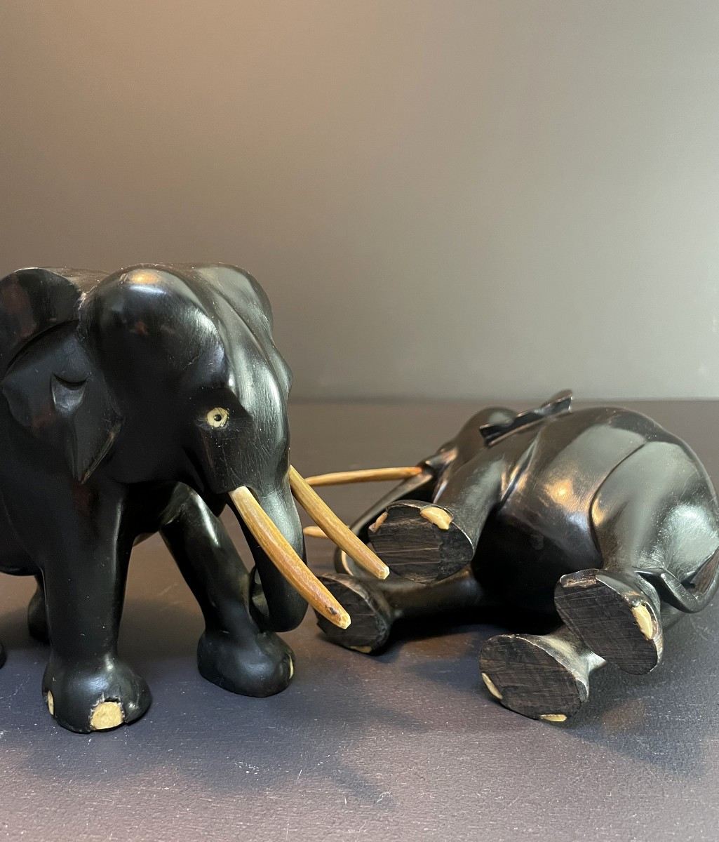 France, Années 1950, paire d'éléphants stylisés en ébène et os.-photo-5