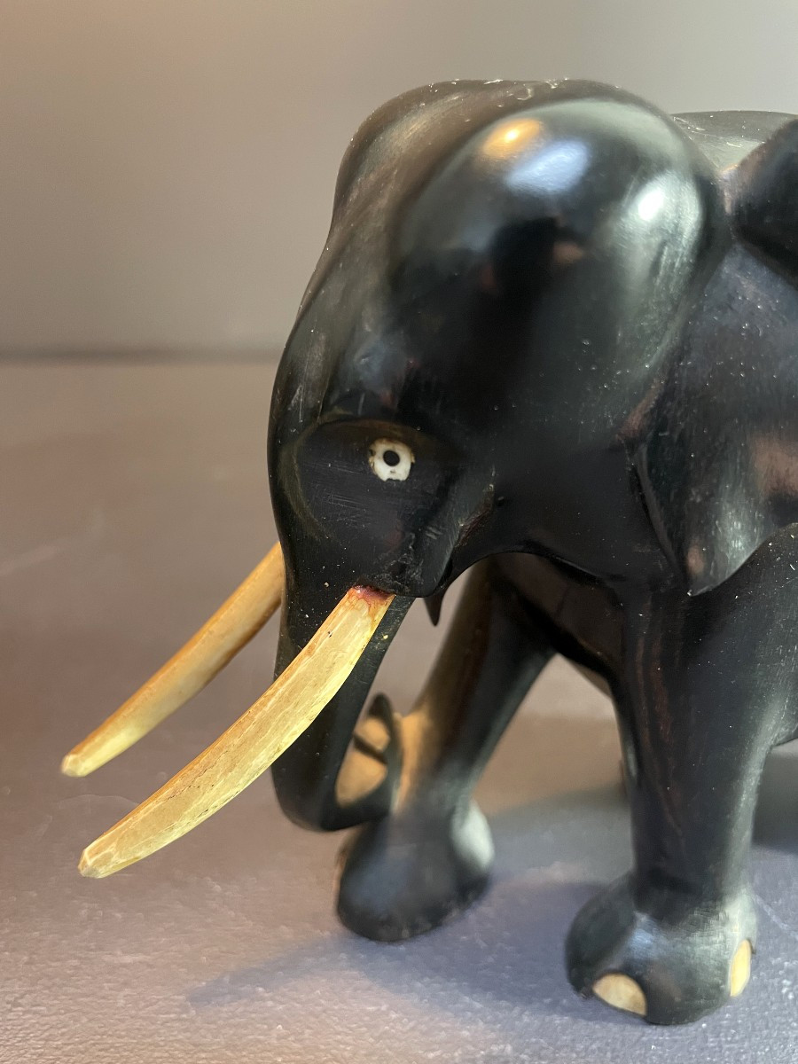 France, Années 1950, paire d'éléphants stylisés en ébène et os.-photo-7