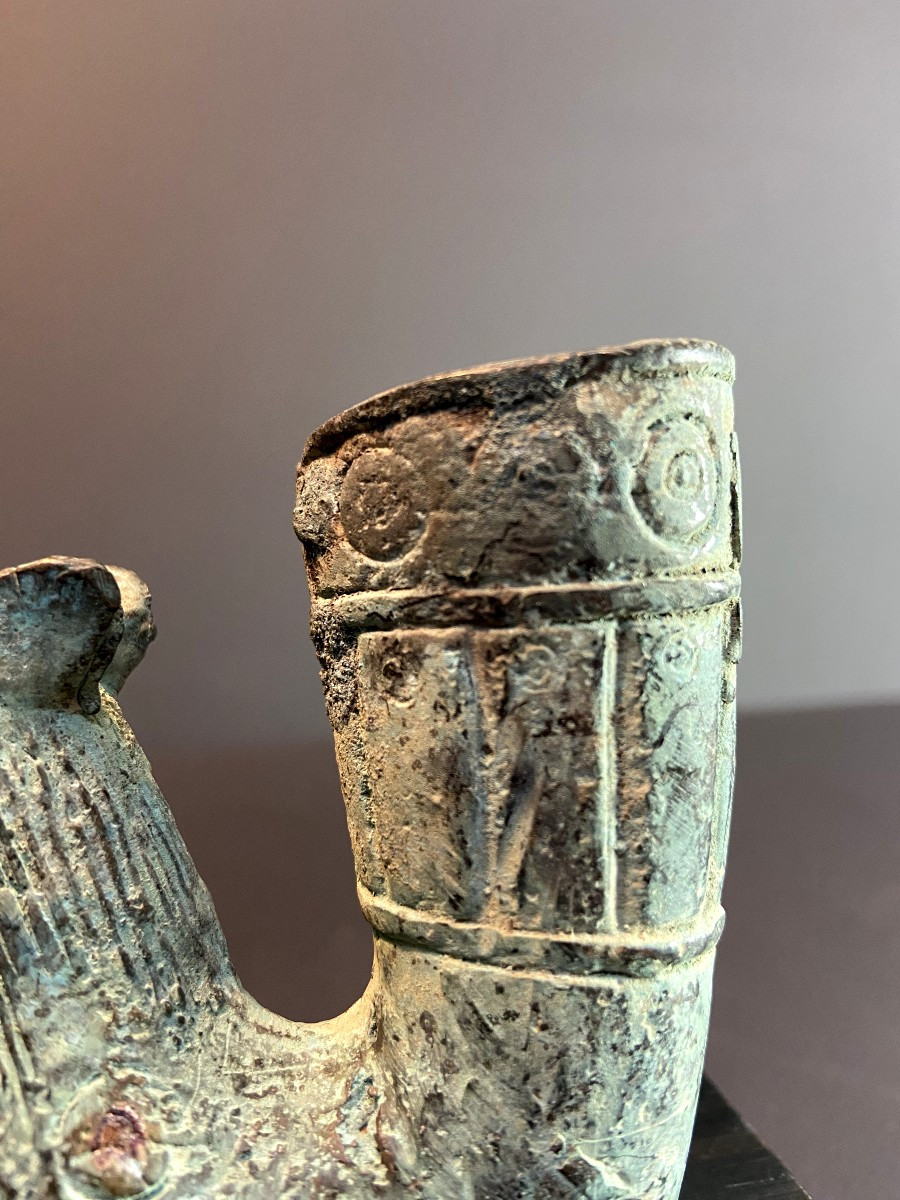 Civilisation de Bactriane, 400 avant notre ère, Rhyton décoré d'un buste de tigre rugissant.-photo-2