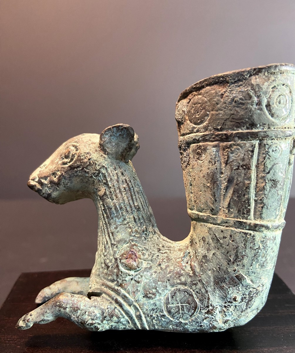 Civilisation de Bactriane, 400 avant notre ère, Rhyton décoré d'un buste de tigre rugissant.