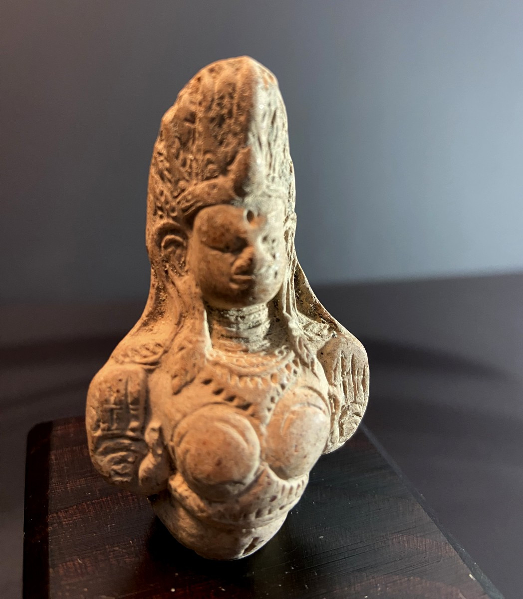 Bactrian Civilization, 3rd Century B.c., Bust Of A Goddess Wearing A Diadem.