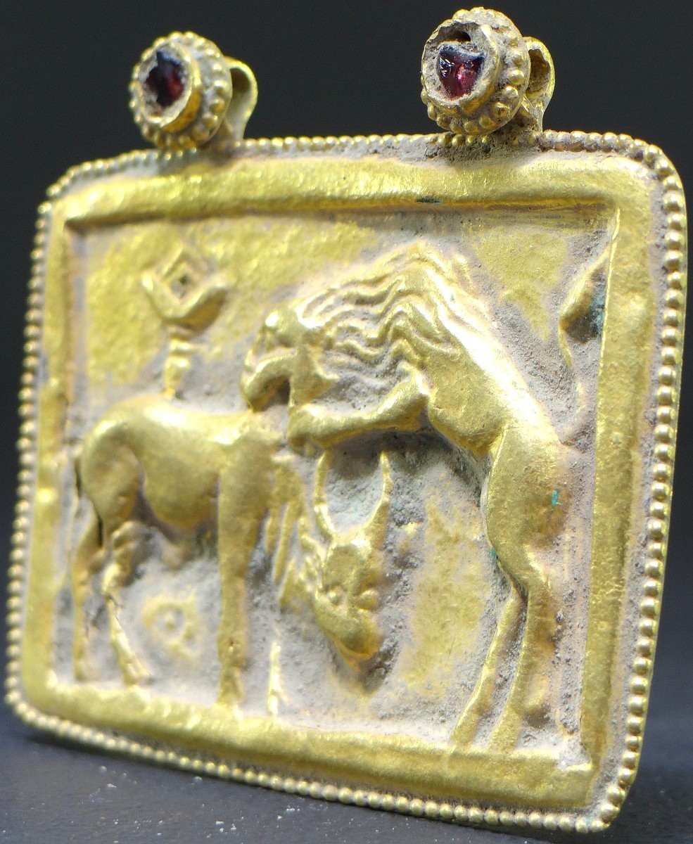 Gandhara Greco-buddhist Art, 1st To 3rd Century A.d., Repoussé Gold Pendant.-photo-3