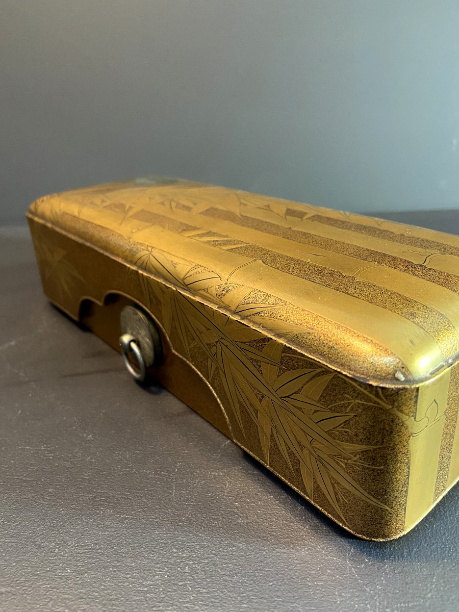 Japon - Époque Edo (1601-1868), Fumibako en laque or kinji et fond nashiji au décor de bambous.-photo-4