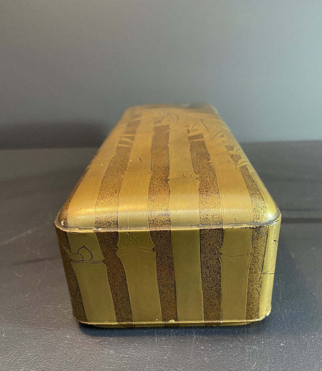 Japon - Époque Edo (1601-1868), Fumibako en laque or kinji et fond nashiji au décor de bambous.-photo-2