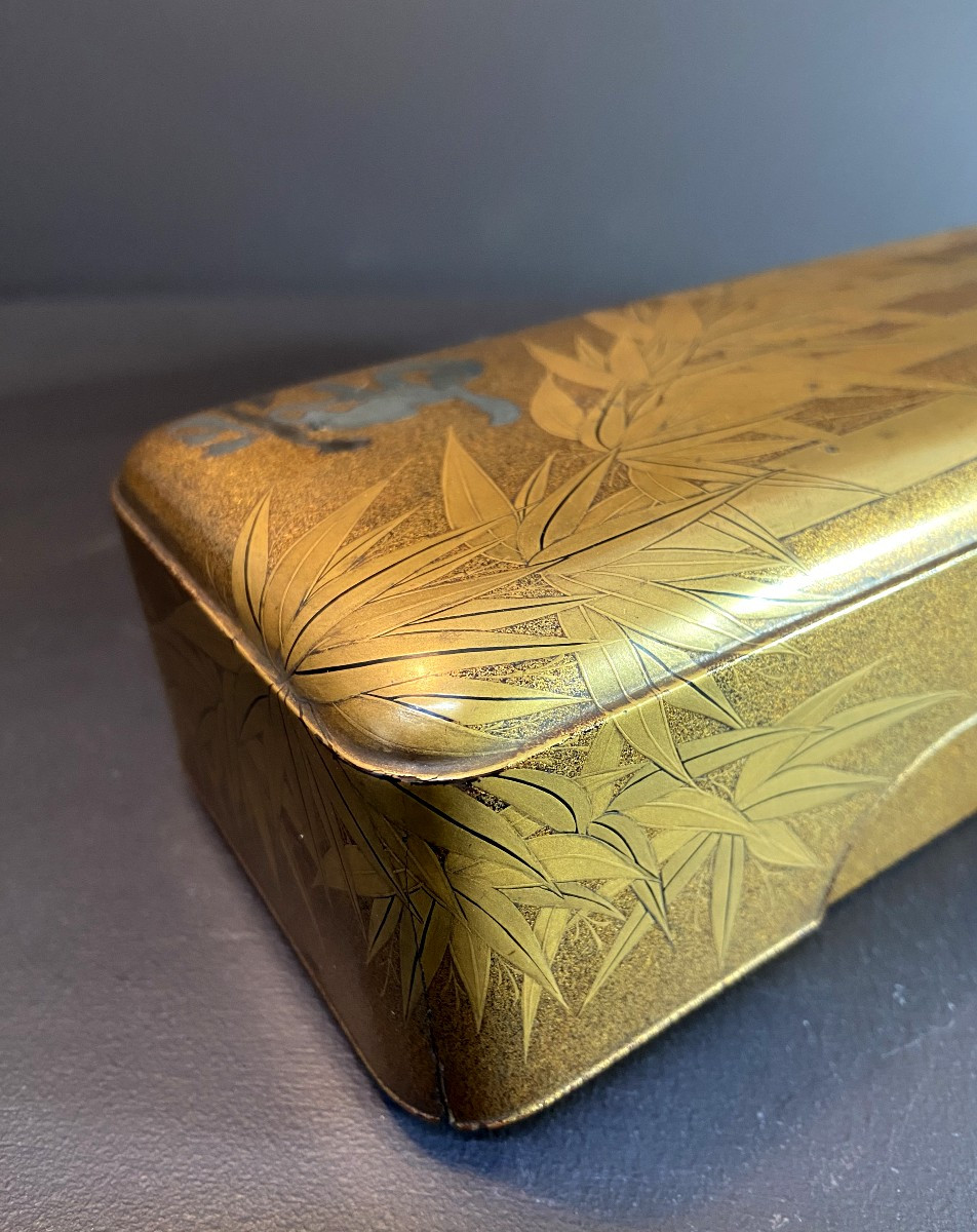 Japon - Époque Edo (1601-1868), Fumibako en laque or kinji et fond nashiji au décor de bambous.-photo-3