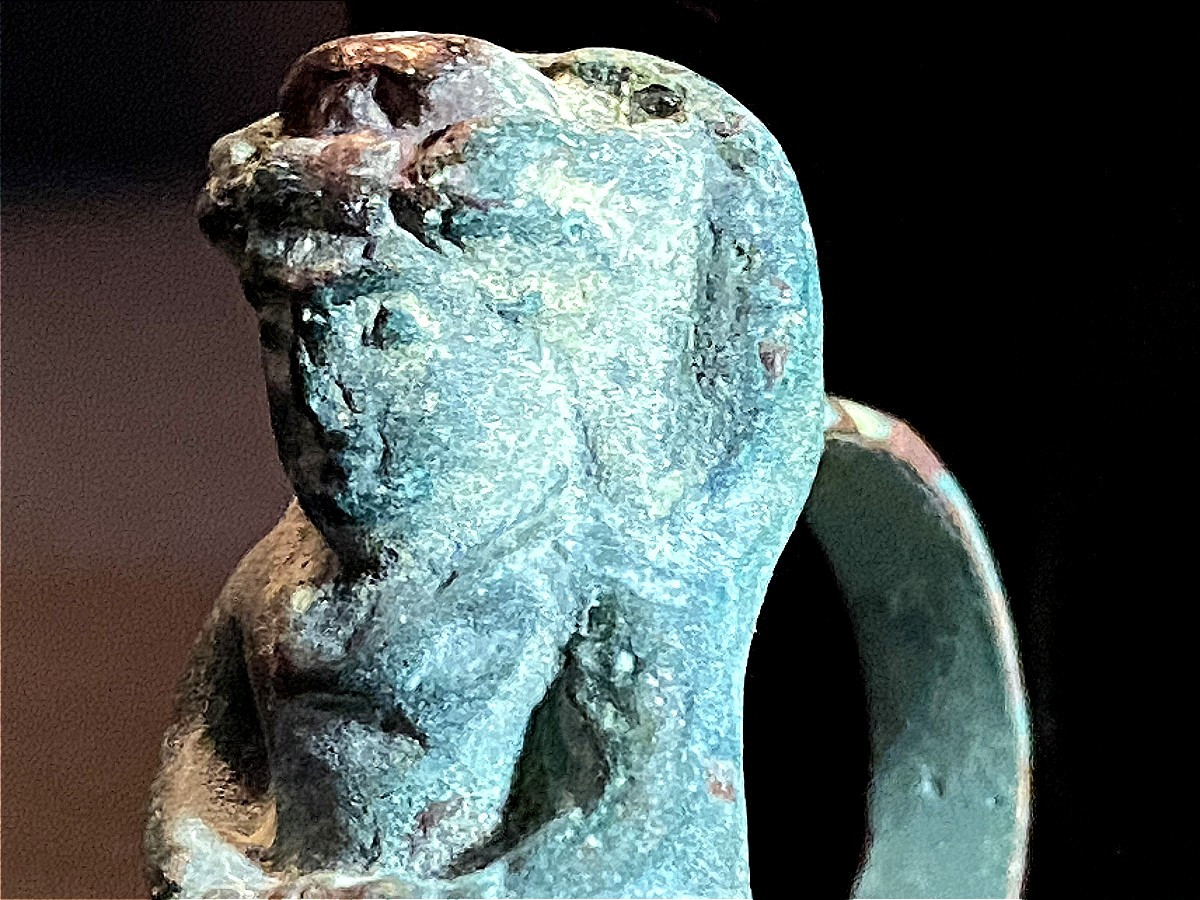 Gandhara Civilization, Bronze Buddhist Ring Decorated With A Representation Of Buddha.-photo-2