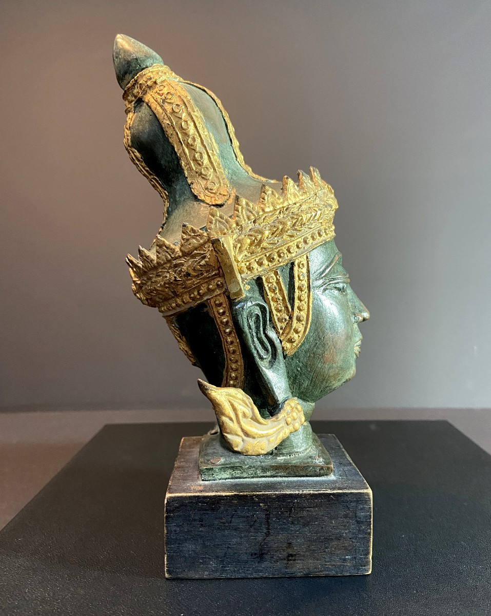 Birmanie, Milieu du XXème siècle, tête de Bouddha en bronze reposant sur un socle en bois-photo-3