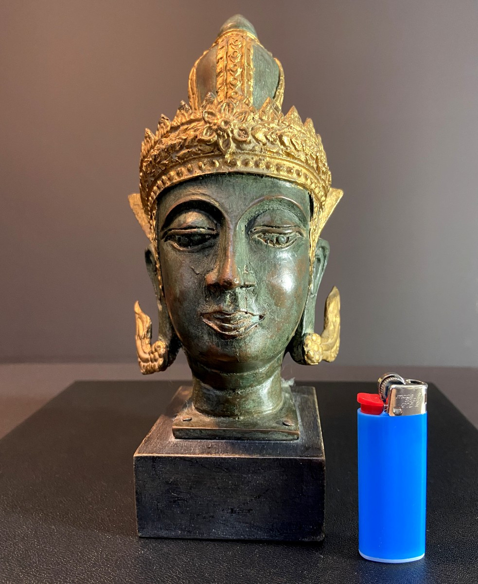 Birmanie, Milieu du XXème siècle, tête de Bouddha en bronze reposant sur un socle en bois-photo-8
