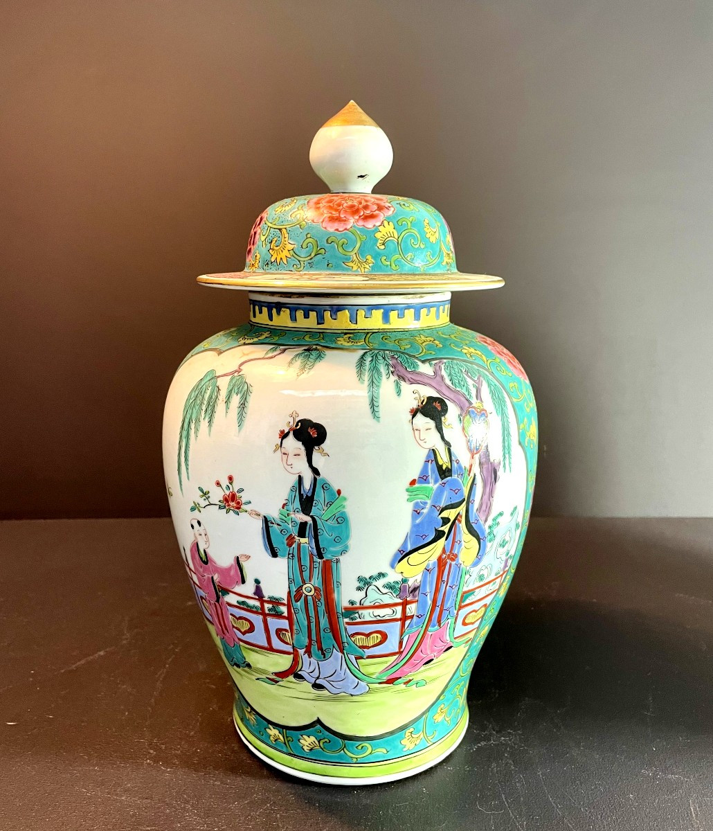 China, Mid 20th Century, Pair Of Richly Decorated Porcelain Jars With Lids.-photo-2