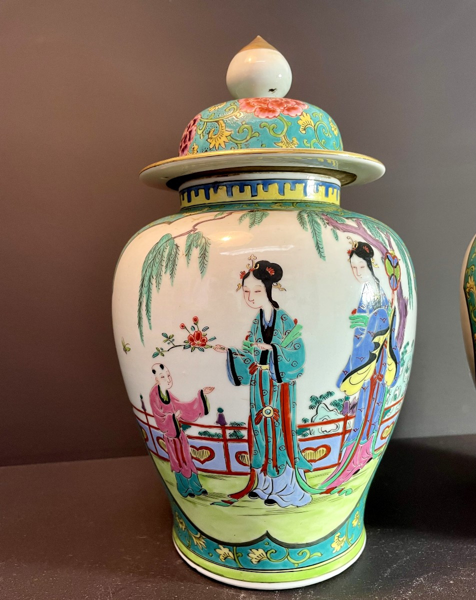 China, Mid 20th Century, Pair Of Richly Decorated Porcelain Jars With Lids.-photo-4