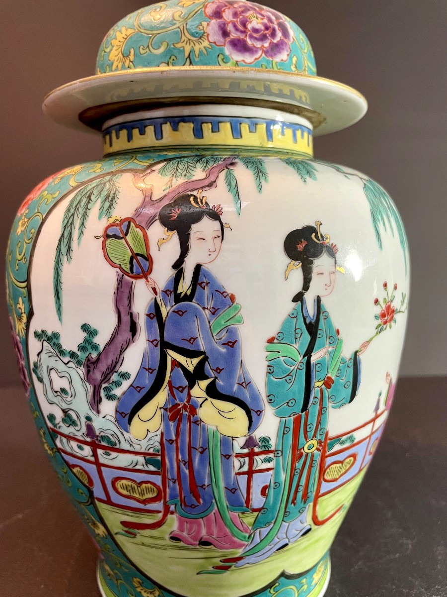 China, Mid 20th Century, Pair Of Richly Decorated Porcelain Jars With Lids.-photo-3